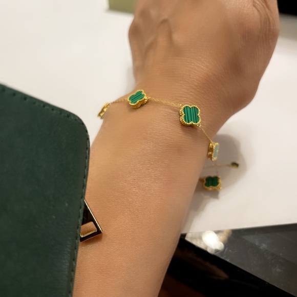 18K Solid Yellow Gold Green Clover Bracelet - Picture 7 of 11